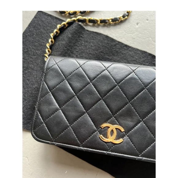 Authentic Chanel Classique on chain EUC - Picture 2 of 8